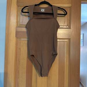 OQQ Women's Ribbed Square Neck Sleeveless Bodysuit‎ in Brown